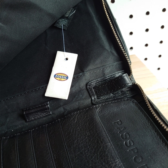 Fossil Estate Multi Passport Genuine Cowhide Leather Unisex Case MLG0084001 - Picture 13 of 15